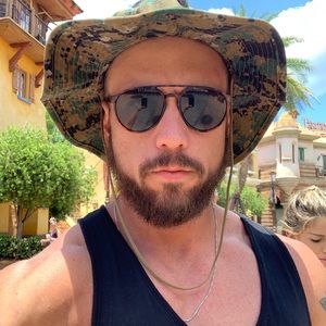 Meet your Posher, Zachary